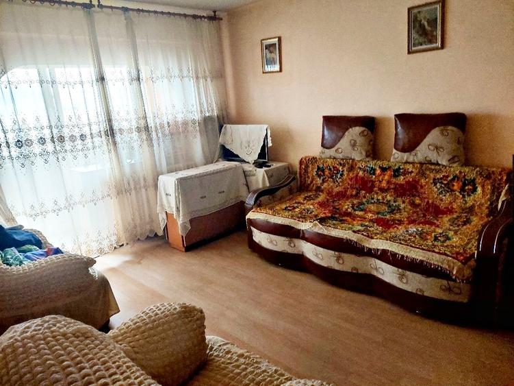 Apartament cu 2 camere, etaj intermediar, decomandat