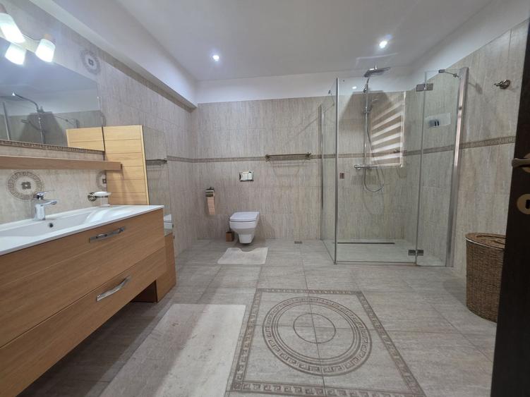 Vilă excepțională cu lift, piscina și teren de 1000 mp | VOLUNTARI