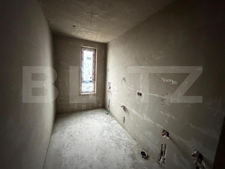 Apartament 4 camere, semifinisat cu garaj si boxa, zona Bradet