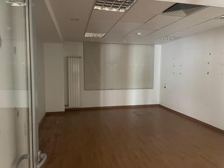 Cladire de birouri si spatii comerciale P+4E, stradal la DN1