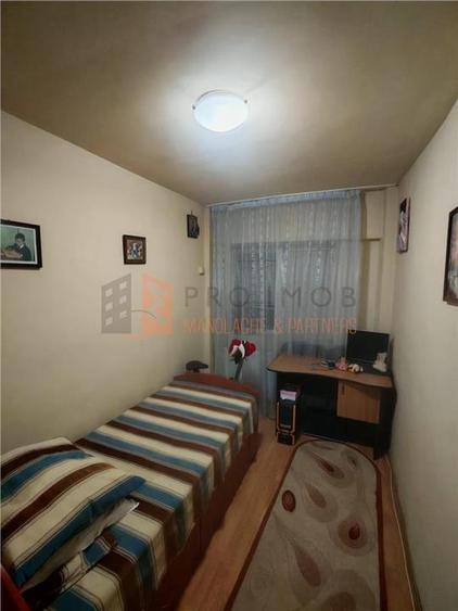 Apartament 3 camere cf 1 decomandat zona Centru