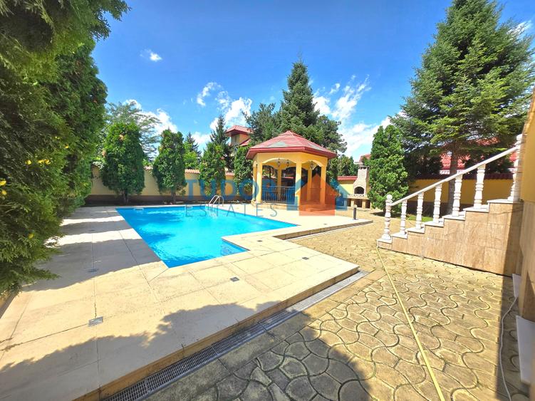 Elegant 10-Bedroom Mansion with Private Pool & Landscaped Garden