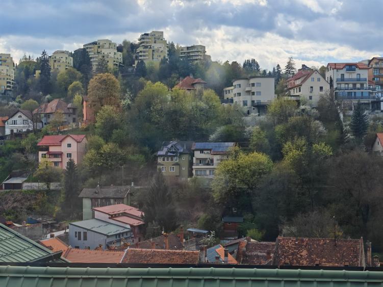 Apartament 2 camere liber la vanzare zona Colinei