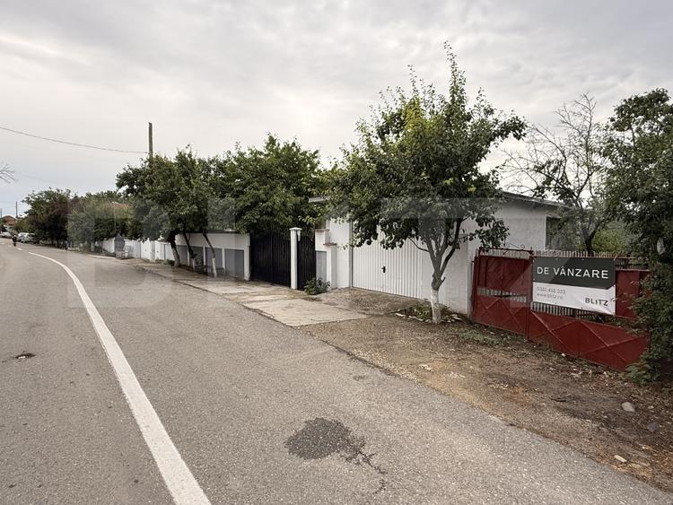 Teren IV 1.308 mp, cu casă veche și grajd, dublă deschidere, zona Preajba