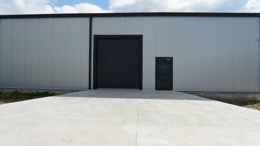 3.8 EURO MP! HALA NOUA de inchiriat in Targoviste - Exterior nord.