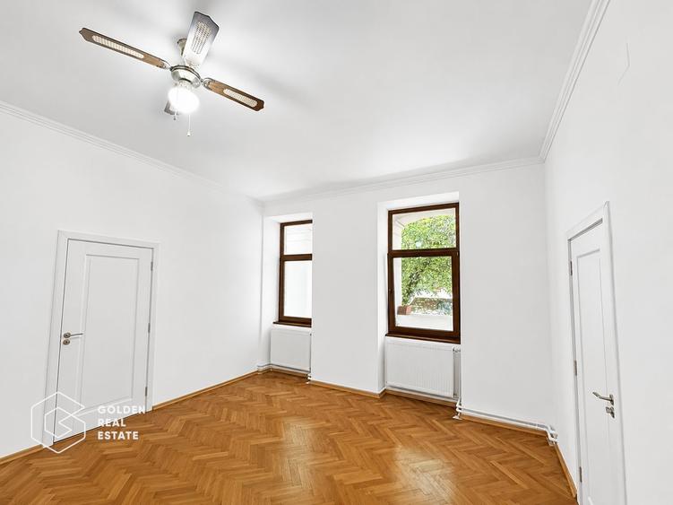 Apartament ultracentral, 2 camere, curte cu acces auto