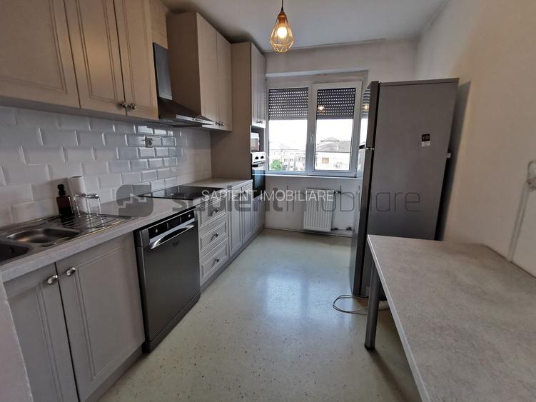 De închiriat apartament cu 4 camere, Bd. Decebal - 2