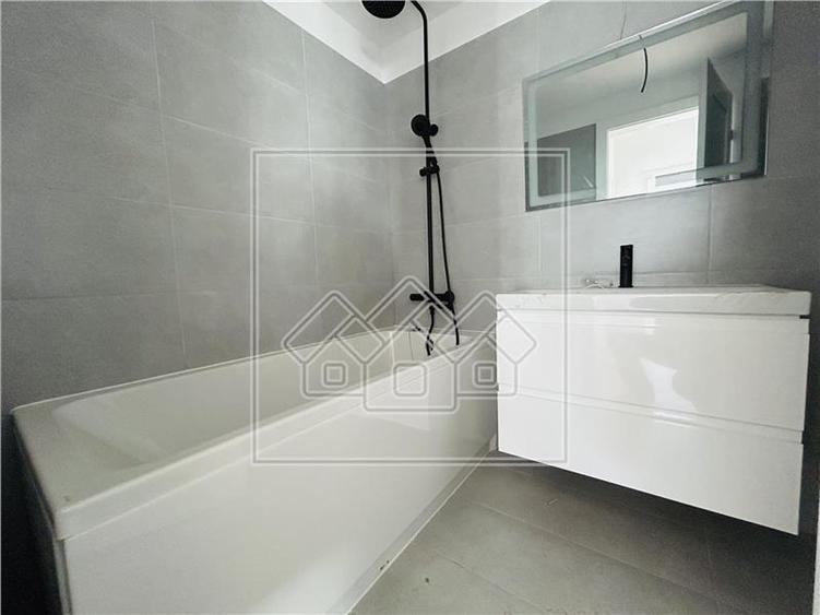 Ap 4 camere, 2 balcoane, et intermediar, lift, Doamna Stanca