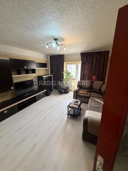 Vanzare apartament 3 camere zona 13 septembrie - 5