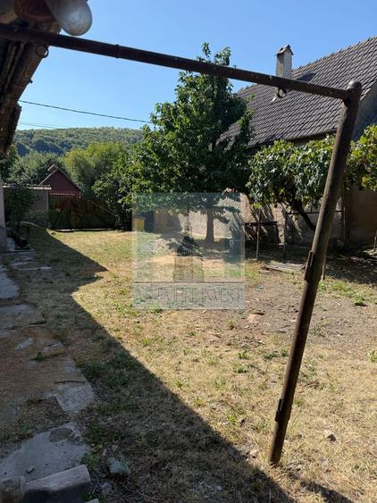 Casa 3 camere, beci ,teren 610 mp + grădină 620 mp-Loc. Cuciulata