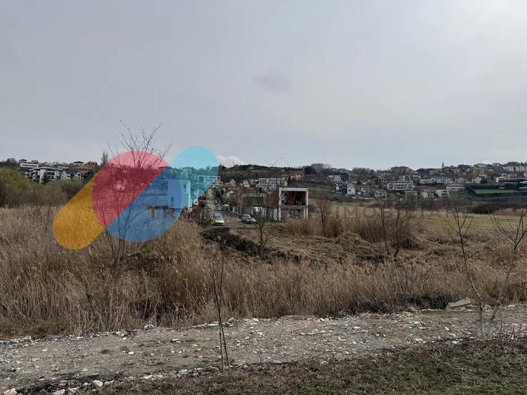 Teren intravilan 831mp  în Borhanci