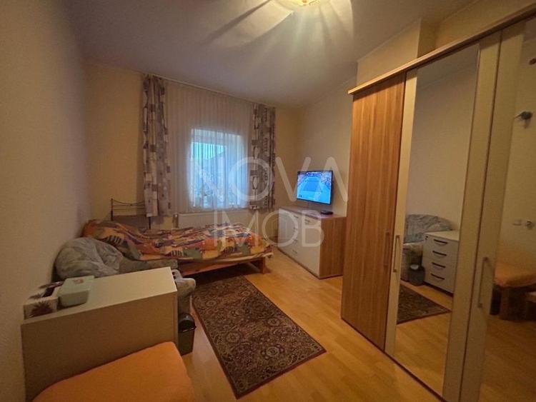 Casa de vanzare 200 mp cu spatiu comercial la parter, strada Lunga