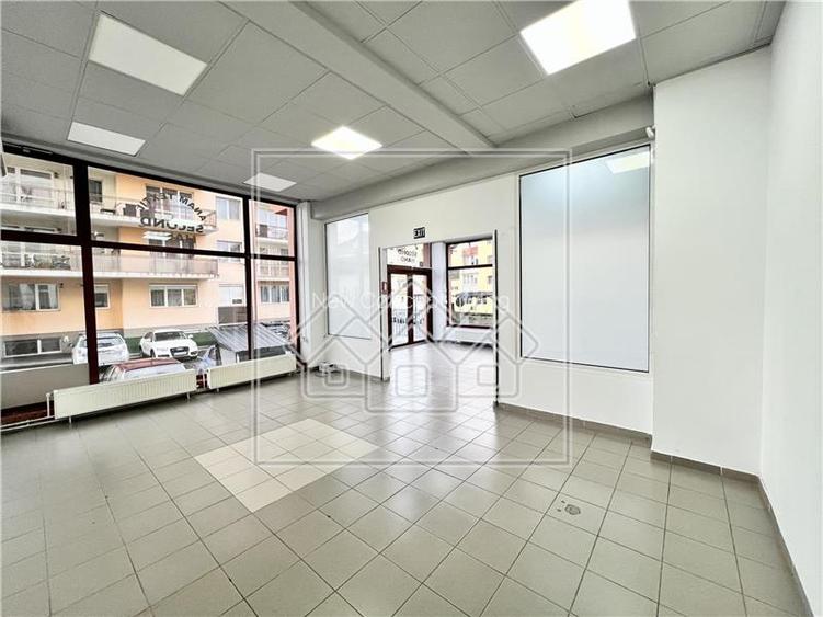 Spatiu comercial cu vitrina la strada - 177 mp - finisat la cheie - 12