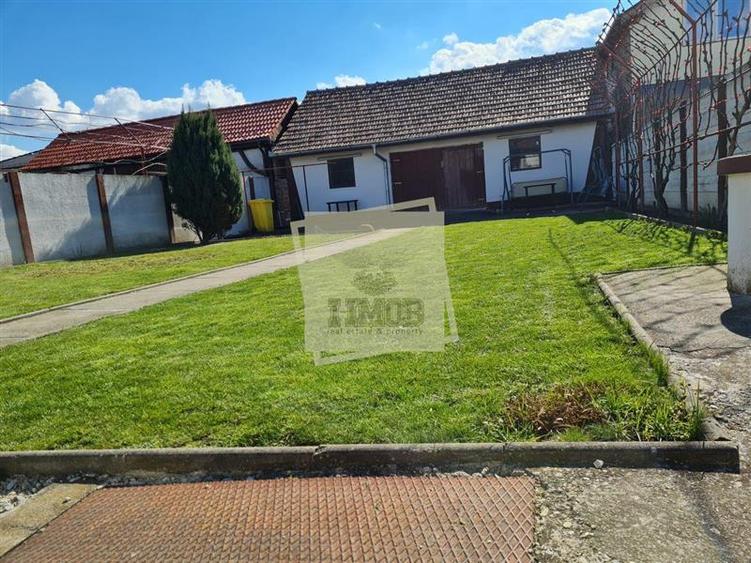 Casa individuala cu 3 camere 2 bai si 554 mp teren in Selimbar