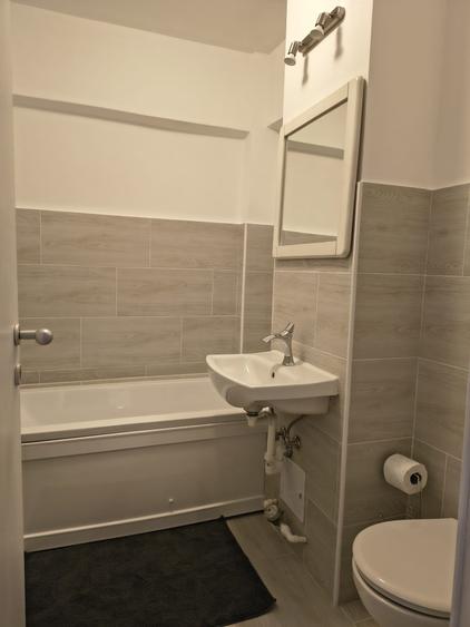 Apartament cu 3 camere de inchiriat zona Micro 3 Iazul Morilor etaj 1 renovaT