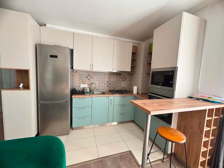 Inchiriez apartament 3 camere tip penthause