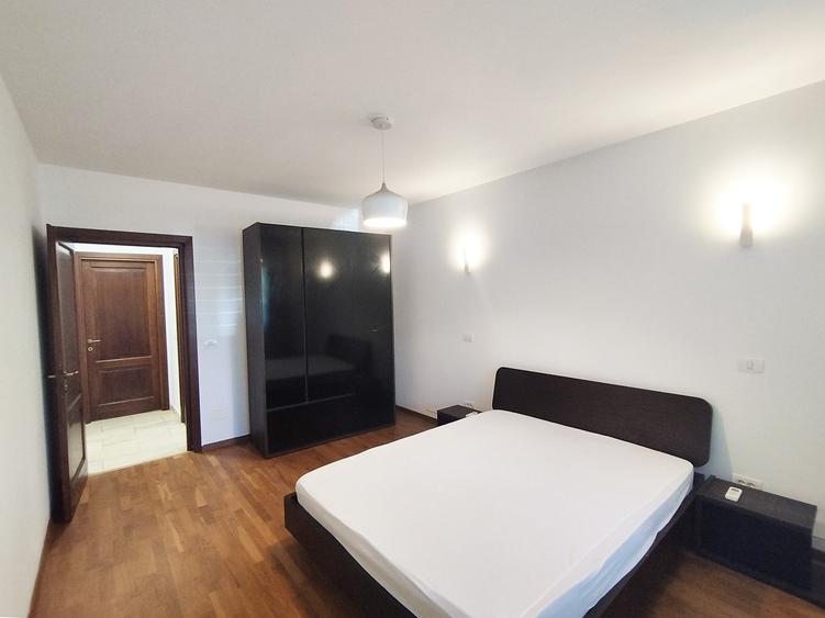 3 camere decomandat, bloc nou, curte proprie 30 mp, boxa 25 mp, zona Tineretului