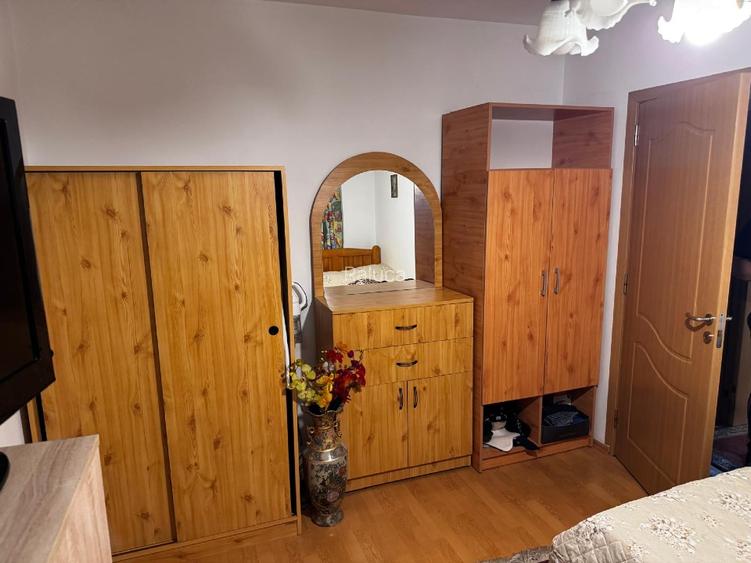 Proprietar -închiriez apartament 2 camere -balcon generos - 6