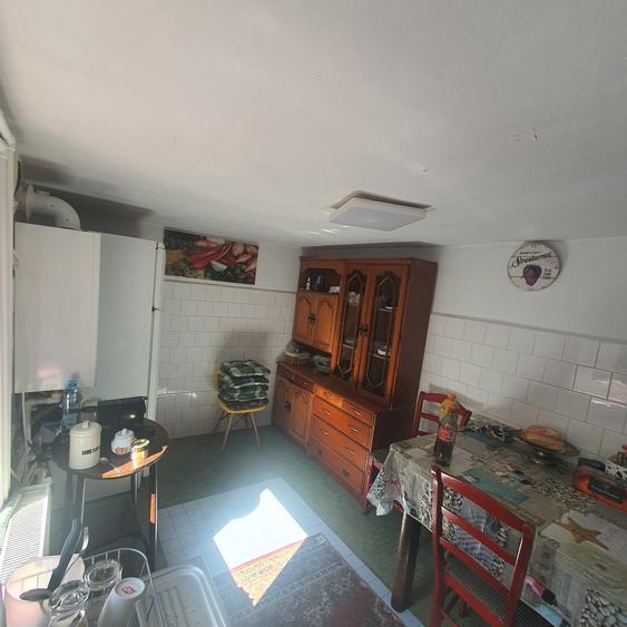 Casa coiciu, 3 camere, 2 bucatarii, baie, 180mp teren