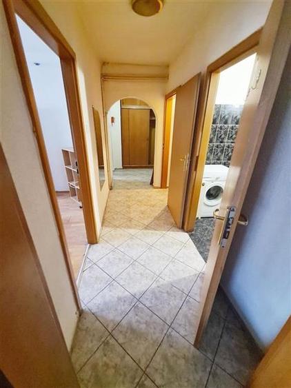 Apartament 2 camere decomandat, etaj intermediar Centrul Civic- str. Toamnei