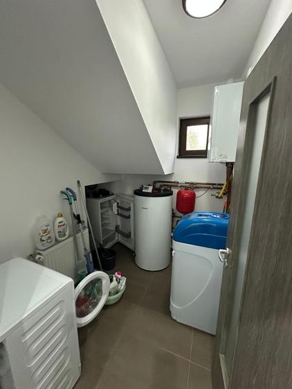 Casă / Vilă cu 4 camere de închiriat în zona Aradului