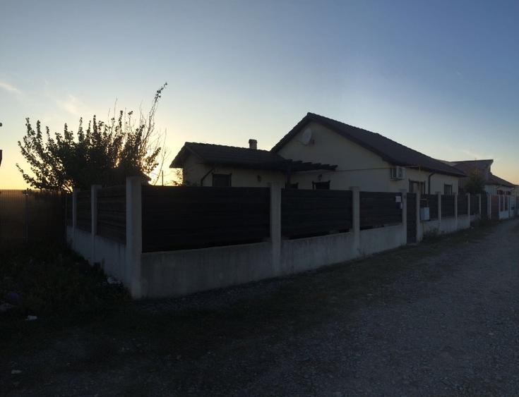 Inchiriez casa Cumpana + Garaj Exterior