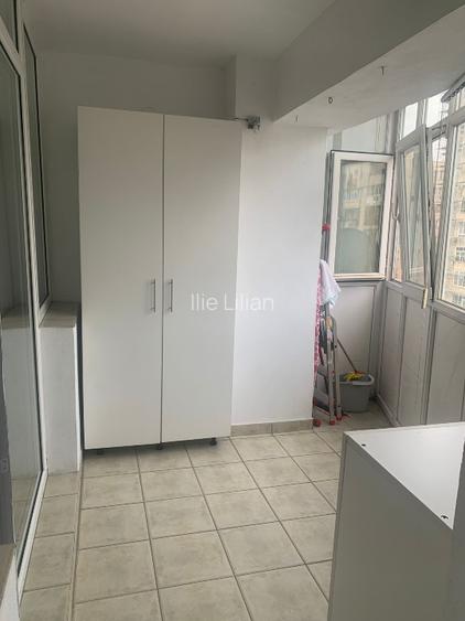 Nerva Traian - stradal , 3 camere, centrala proprie si parcare,direct proprietar
