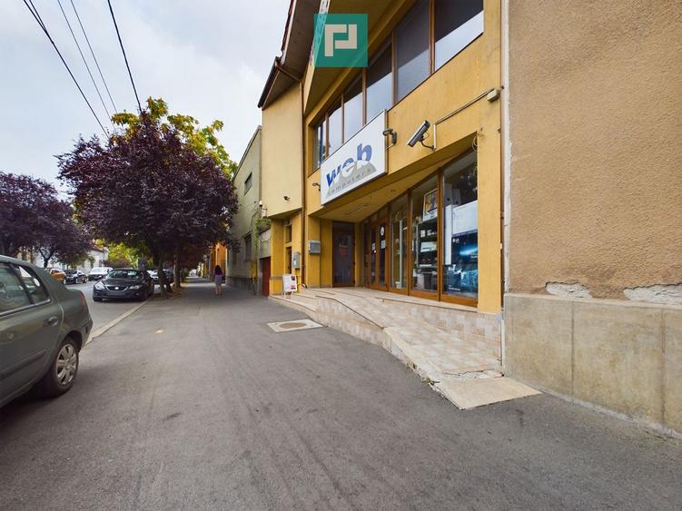 Clădire comercială în zonă centrală