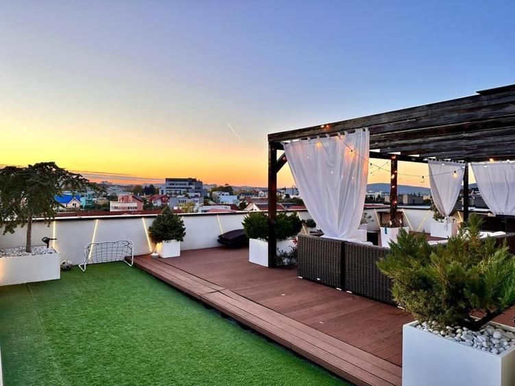 Apartament tip Penthouse,200 mp utili,Terasa,Ultramodern,Zona Buna Ziua