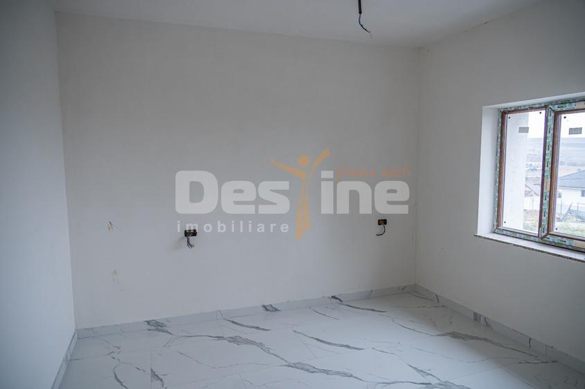 Aprtament cu doua camere in bloc nou zona Pietricica.