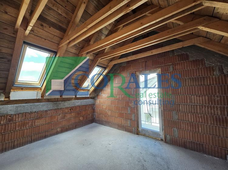 SAD la parter. Apartament cu 3 camere la Etaj si Mansarda!