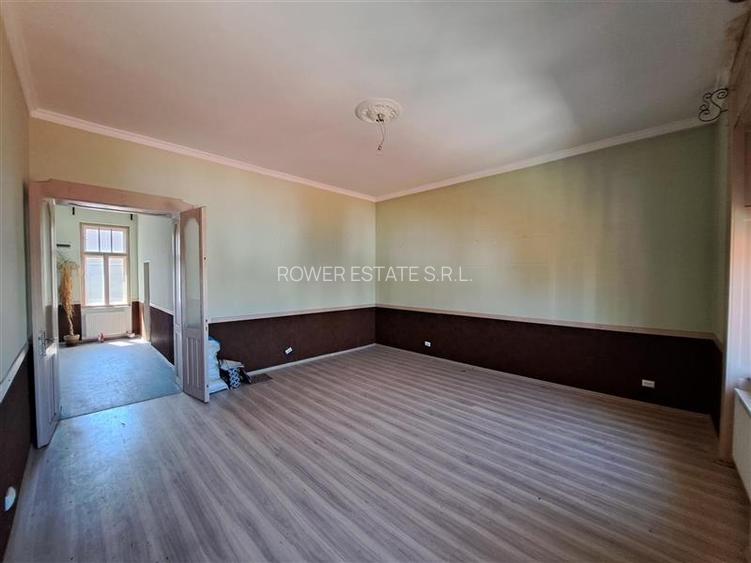 Apartament cu 3 camere, decomandat, situat in zona Semicentrala! - 2