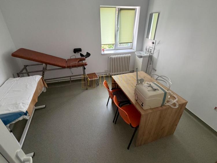 100mp utili; 5 încăperi, pentru activități medicale.