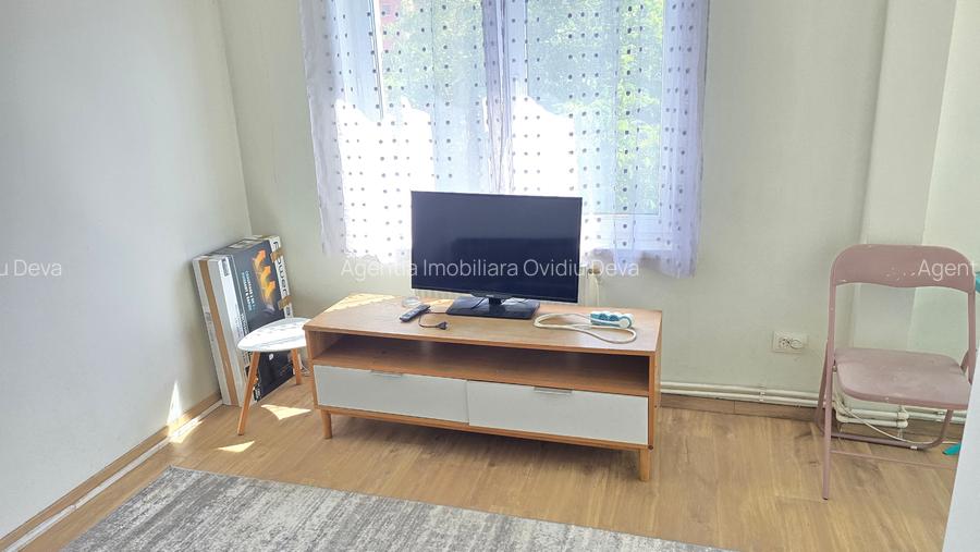 Inchiriez garsoniera in Deva, zona Dacia, etaj 3, bloc de 4 etaje, mobilata - 3
