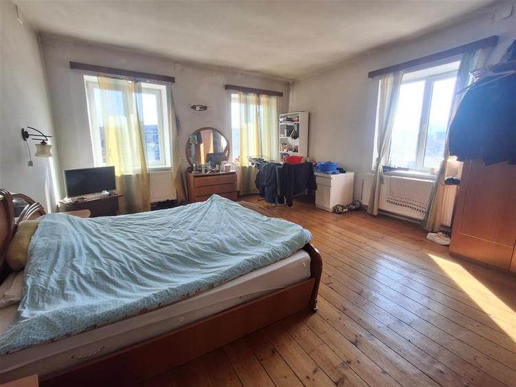 Casa individuala 8 camere 1250mp teren Cristian