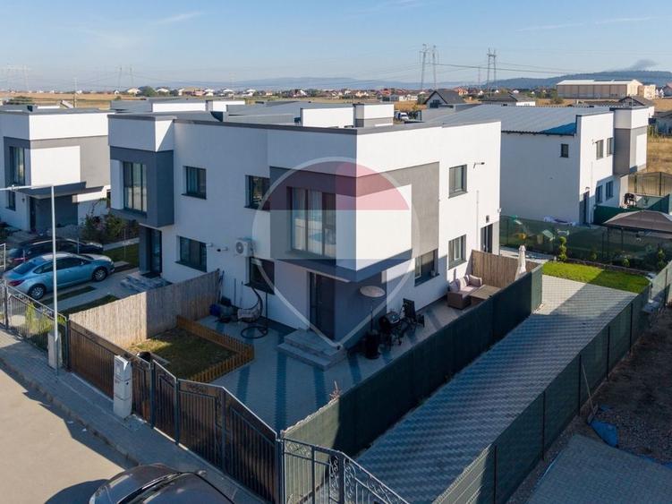 Apartament modern, curte, Sanpetru!