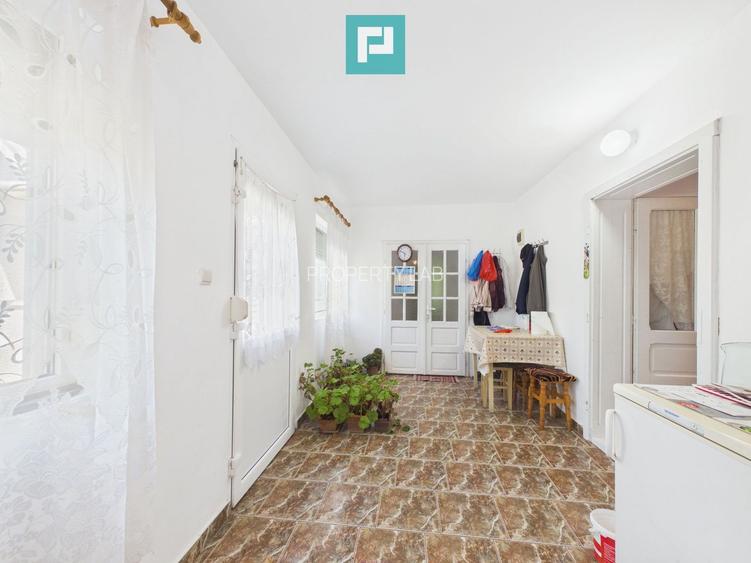 Casă cu teren 2877 mp, orașul Ineu - 2