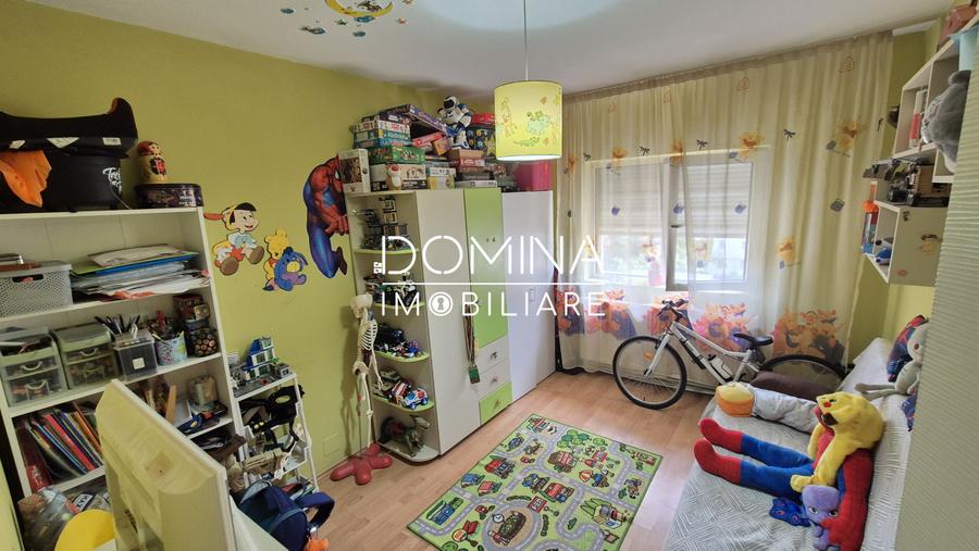 Vânzare apartament 3 camere, 75 mp, situat în Târgu Jiu, strada 23 August