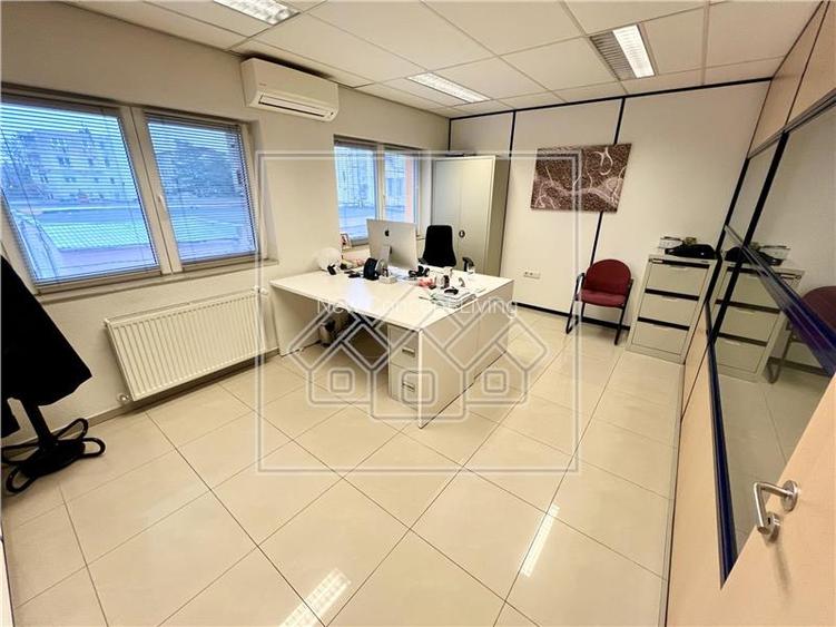 Spatiu de birouri - la cheie, mobilat - 257 mp - 8 birouri - 6