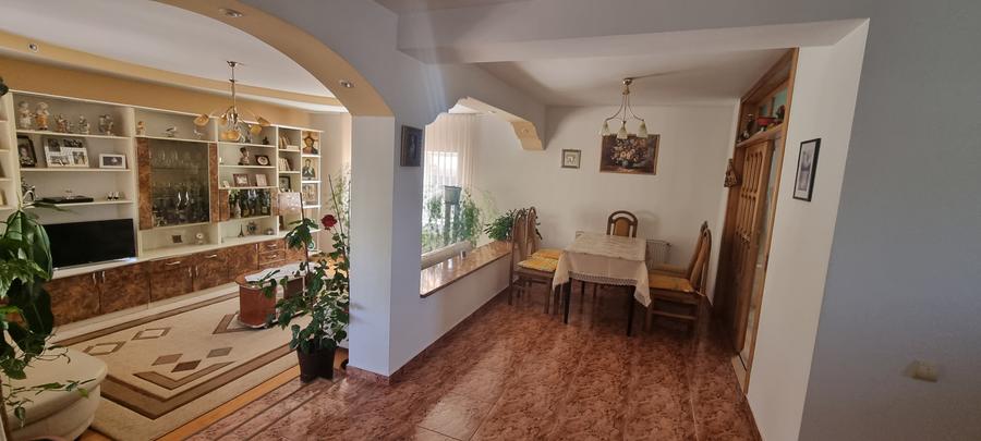 Casa cu etaj zona Bucovina