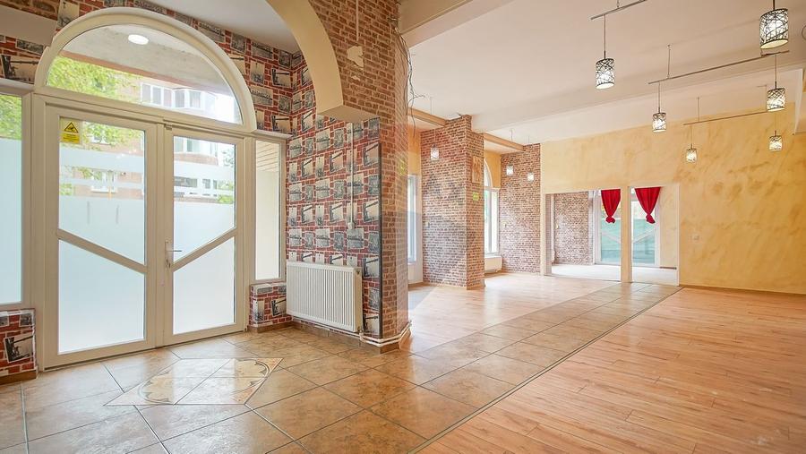 Spațiu comercial reprezentativ – Centrul Civic, Brașov | Parter+Subsol