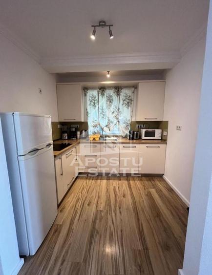 Cladire cu 4 apartamente si sala de evenimente ptr 60 persoane