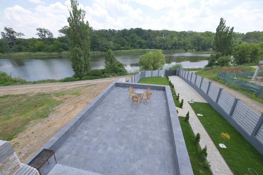 Vila spectaculoasa cu Piscina Incalzita | Malul Lacului Corbeanca | Teren 1000mp