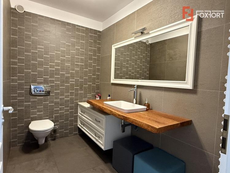 COMISION 0% Casa individuala cu 8 camere, de vanzare in zona Mehala