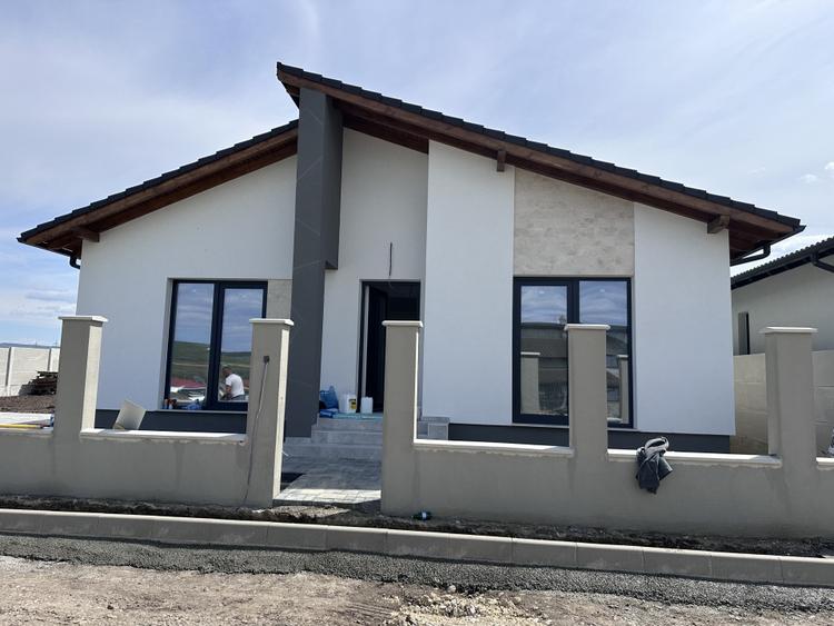 Casa cu 4 camere finisata la cheie de vanzare Alba Iulia cu toate utilitatiile