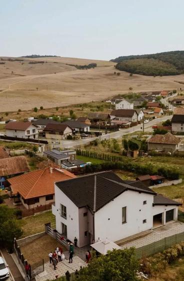 Casă individuală finalizată în 2023 | 192 mp utili 600 mp teren Garaj dublu