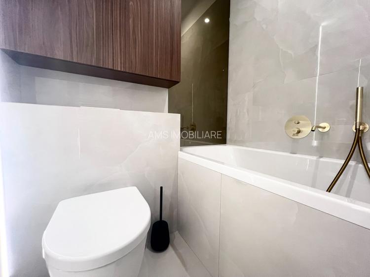 NOU / SUPERB /  MOBILAT SI UTILAT - 22