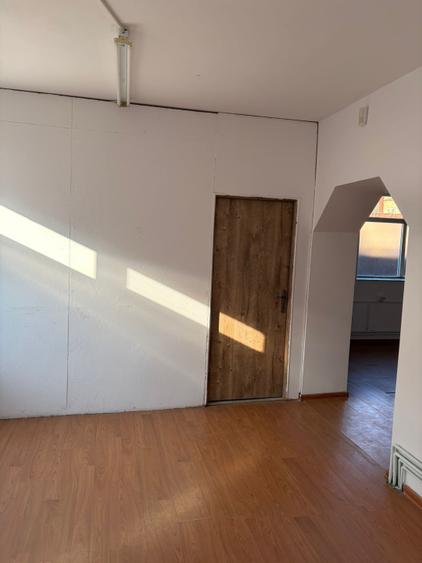 Casa P+1, 350 mp utili, teren 500 mp, zona Craiovita Noua