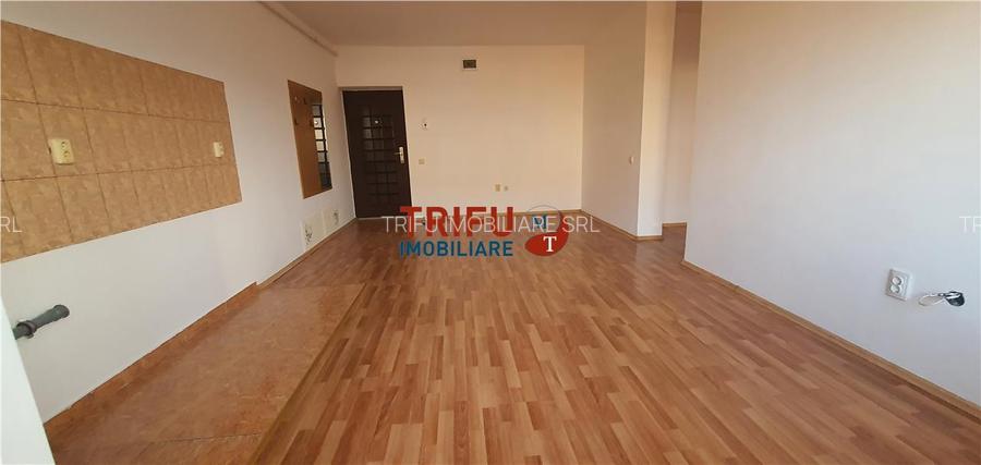 Apartament 3 camere de inchiriat Cetate etaj 2