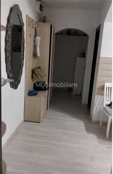 Etaj 2 cu 2 bai in bloc izolat, aproape de Mall - 5